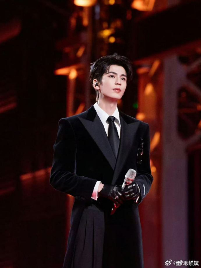 沈梦辰又是轮回张凌赫进行曲的一天