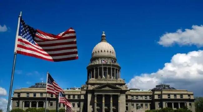 2026年初美国军事外交动作不断 双面戏引发关注