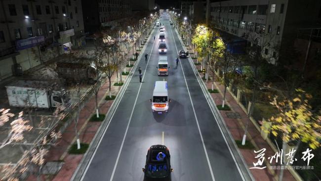 江苏十三太保凌晨迎接永州冠军橙小队 脐橙承载深情厚谊