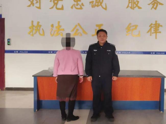 江西新余一人遛狗不牵绳被行政处罚 新规下首例处罚