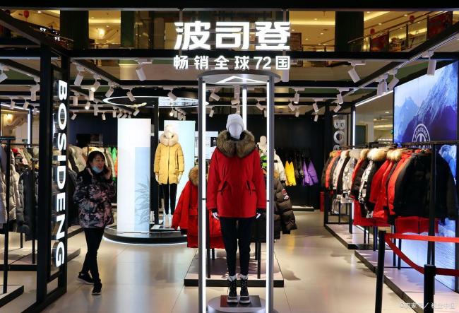 波司登高价低克争议背后的战略错位 充绒量引发质疑