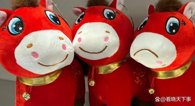 评述员谈玩偶哭哭马走红 不测戳中东谈主心