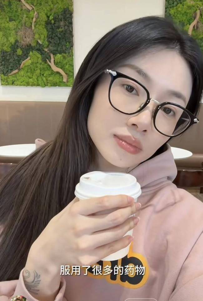 程晓玥自曝二胎孕期食量惊东谈主 周折后的幸福期待