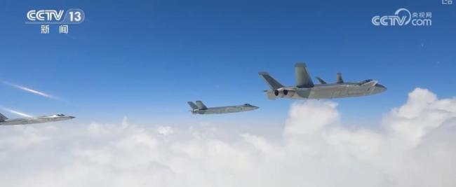 歼20威龙奋飞十五载 长空砺剑见证腾飞