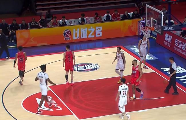 郭艾伦伤停！浙江35分狂胜广州 徐昕仅2分陆文博16+4三分 战略碾压完胜