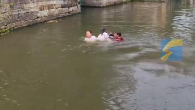 毕业15年小伙救了同班同学的孩子 90秒冰水救援唤起旧日情谊