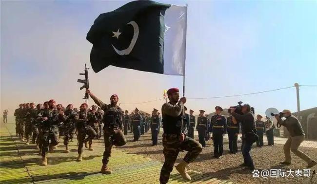 巴基斯坦军演试射中国产导弹 展示防空新实力