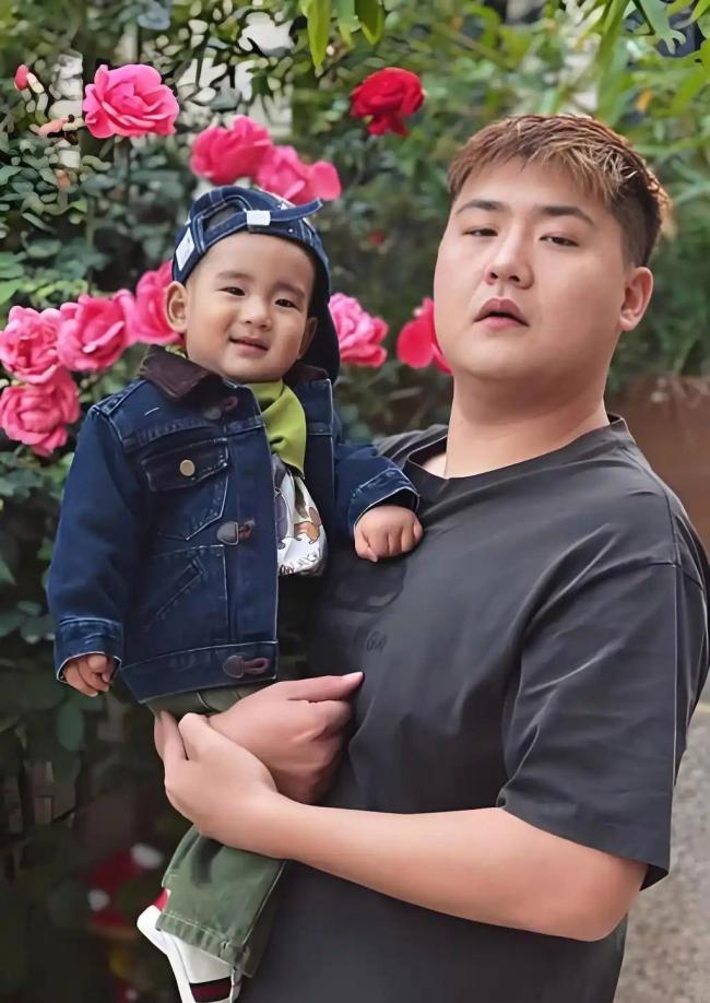 闫学晶的犬子被举报非法入学 特权争议引热议