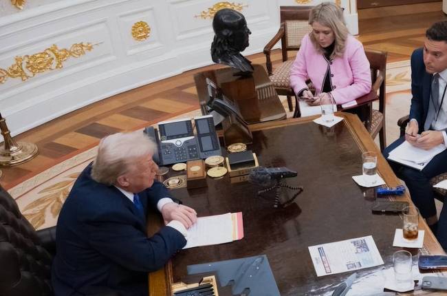 特朗普：台湾问题中国自己解决，但别让我不高兴，外交部回应亮了 美国对台政策转变