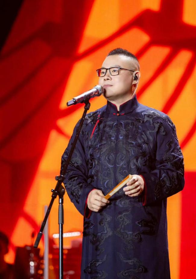 岳云鹏参与天津相声春晚录制