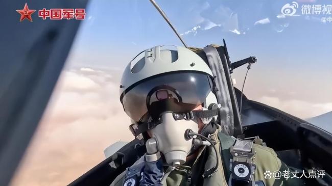 歼20歼16歼10同框看不够 空中三剑客的战术跃升