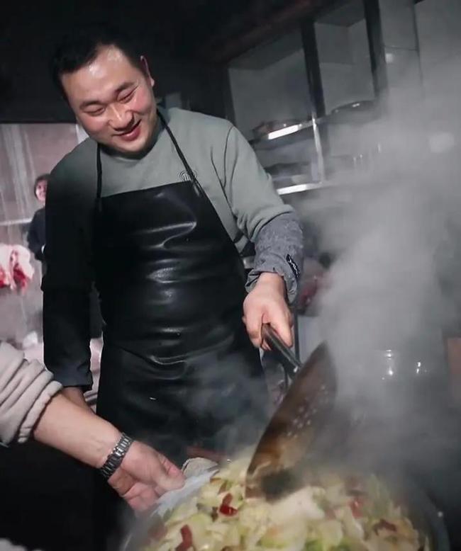 女生网上求助“按年猪”后续 乡村嘉年华引爆全网热情