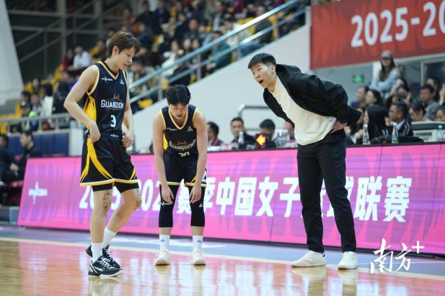 广东女篮遭遇赛季首败 激烈对决惜败山东