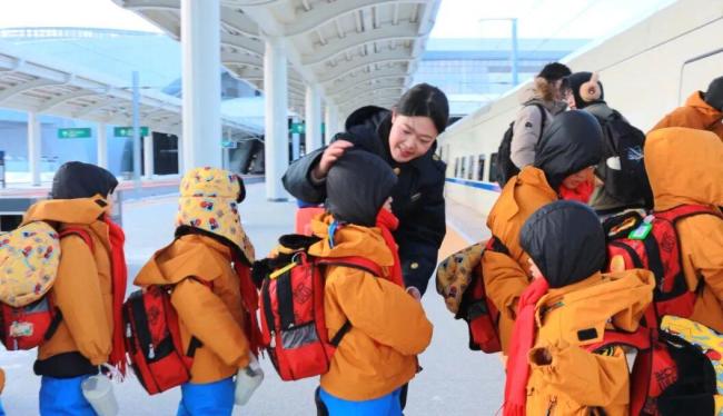 小砂糖橘和雾凇宝贝同框了 冬日记忆共绘美好