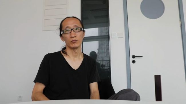 首月赚了6万：中年大叔的“人生逆袭”，竟然是靠做AI游戏？ 从失业到月入六万的转变