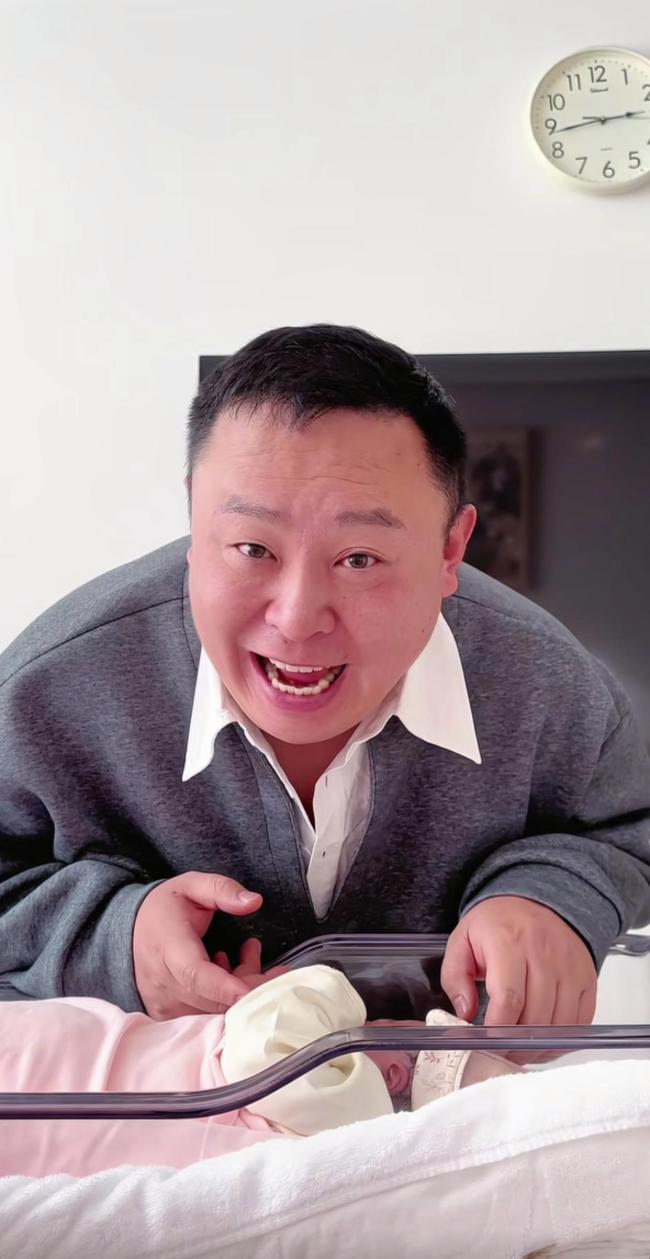 相声演员阎鹤祥官宣当爸 分享喜悦时刻