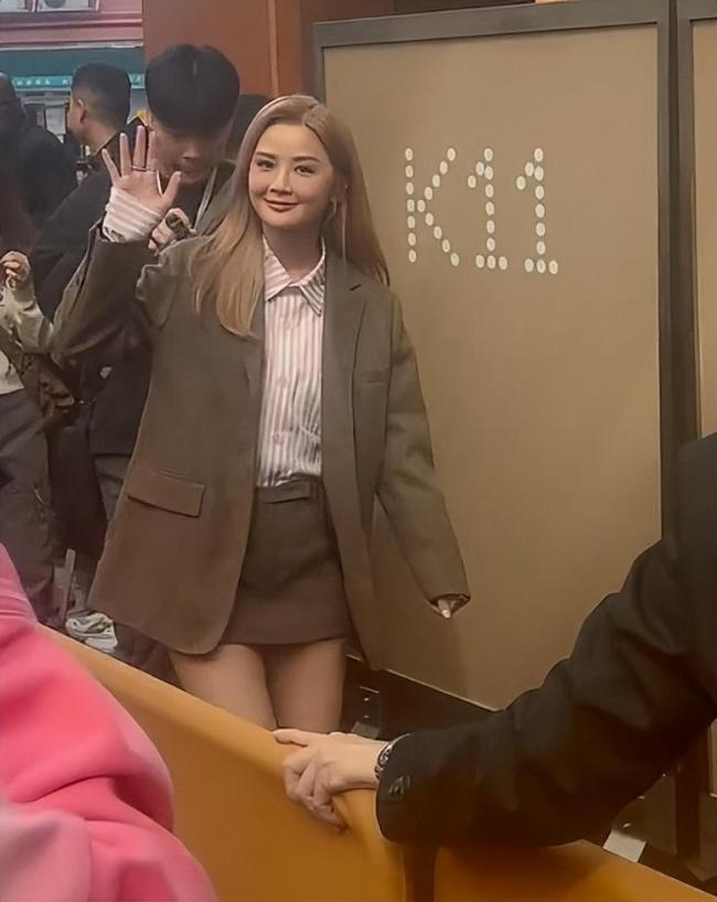 44岁阿娇与43岁阿Sa同框 Twins合体引发“爷青回”热潮