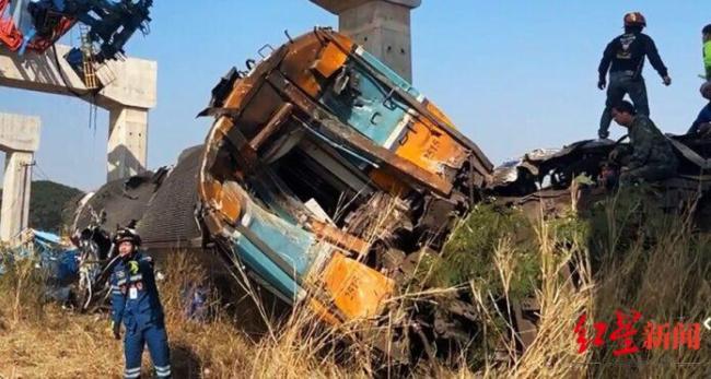 泰国施工起重机砸中火车致22死70伤