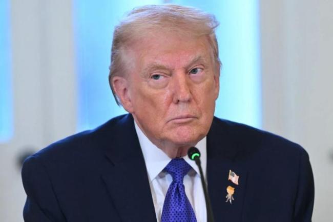 特朗普向倒戈议员发出威胁 面临初选挑战