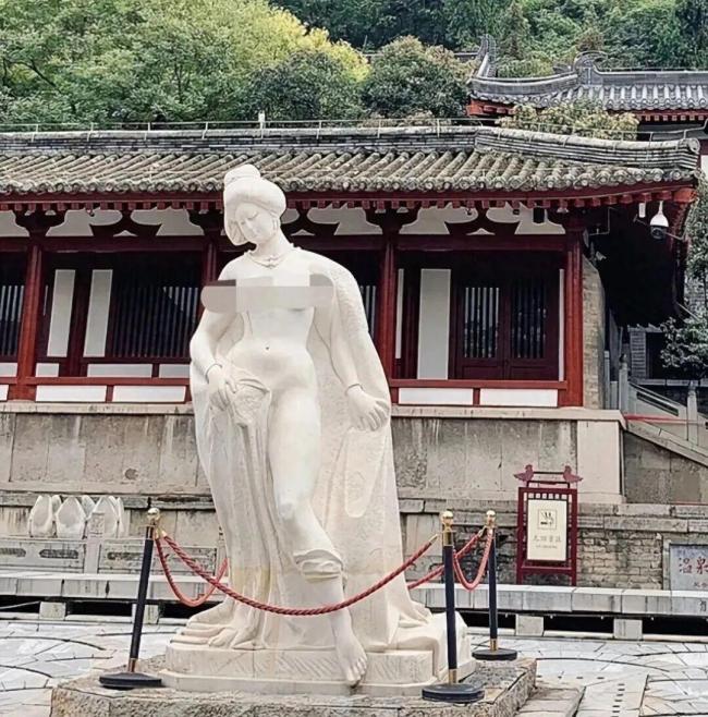 贵妃出浴"雕像被指不雅 媒体锐评：历史与现代的碰撞