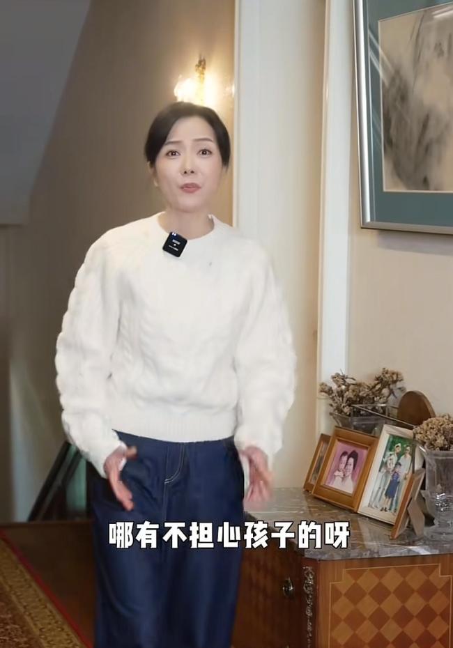 汪涵杨乐乐11岁儿子正脸 全家福曝光引猜测