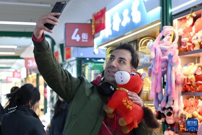 “哭哭马”不测走红成爆款玩物 订单暴增工场扩产