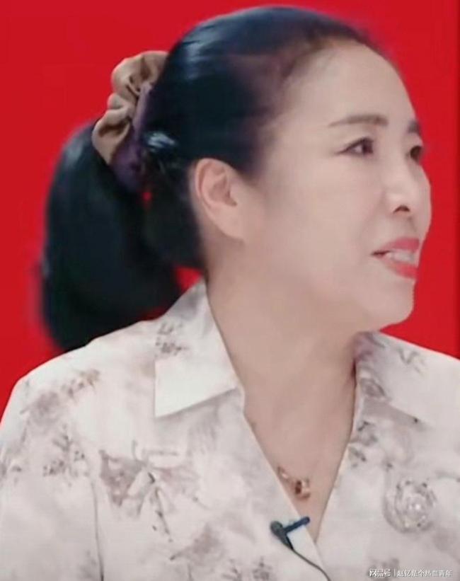 张维伊带小酒窝录制新春节目 父女情深感动网友