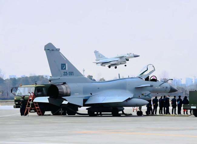 歼10C空战零损失击落多架战机 巴铁飞行员赞不绝口 打破阵风神话