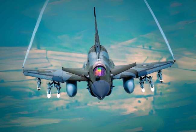 歼10C空战零损失击落多架战机 巴铁飞行员赞不绝口 打破阵风神话