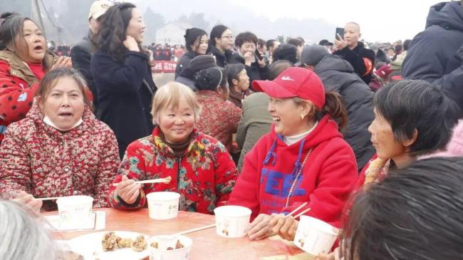 村干部回应举办刨猪宴蹭热度质疑 活动是答谢助农粉丝