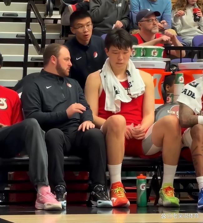 杨瀚森单手反扣 全面发扬引颈顺利