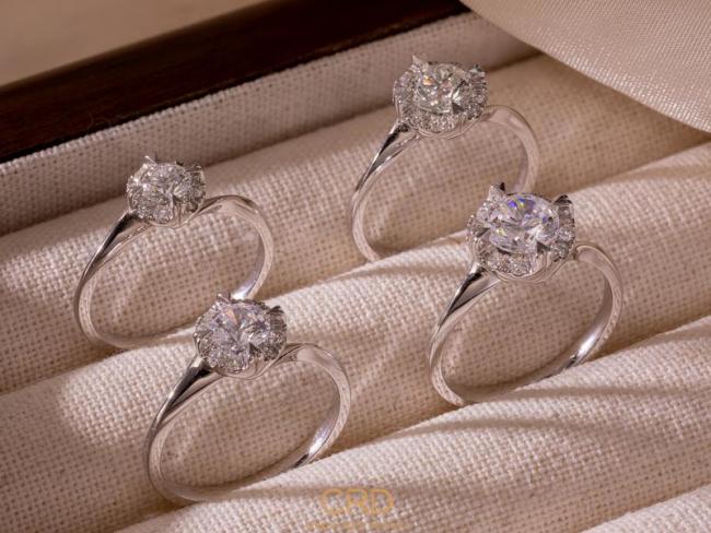 女子14万买钻石项链如今200元卖不出 耗尽与保值的错位