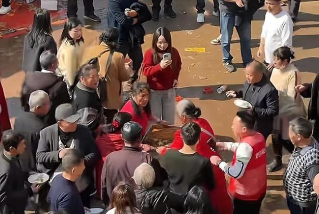 发起江西杀猪宴翻车博主道歉 失控现场引发热议