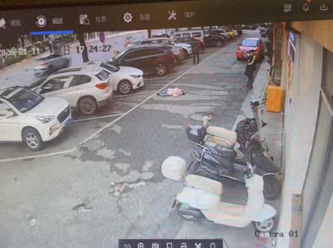 追赶母亲晕倒去世女孩舅舅发声