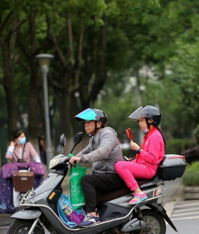 电动车都出来上班了 女性通勤新遴荐