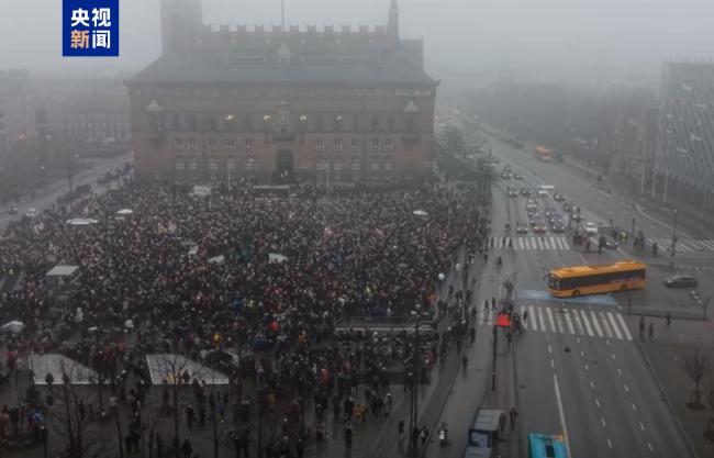 美再挥关税大棒 欧洲8国集体反击 抗议美国“夺岛”图谋