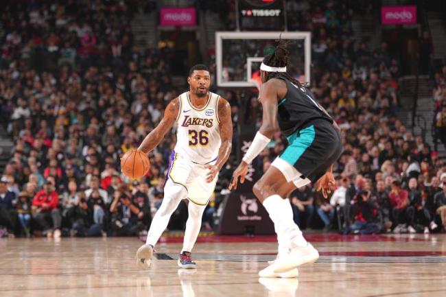 詹姆斯单核20+9+8被吹恶犯！残阵湖东说念主不敌斥地者 杨瀚森1乖张 格兰特夏普乐福率队胜出