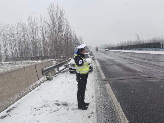 河南多地积极搪塞冰雪天气 多举措保运动