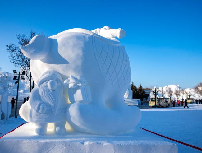 哈尔滨冰雪大天下演出冰雕的蛊惑 冰雪艺术的玄幻之旅