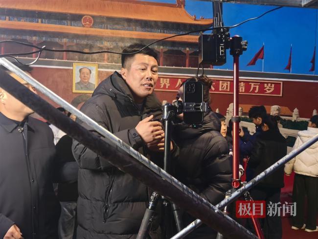 “天安门墙绘”创作者获赠五菱汽车 旧车换新车续梦旅程