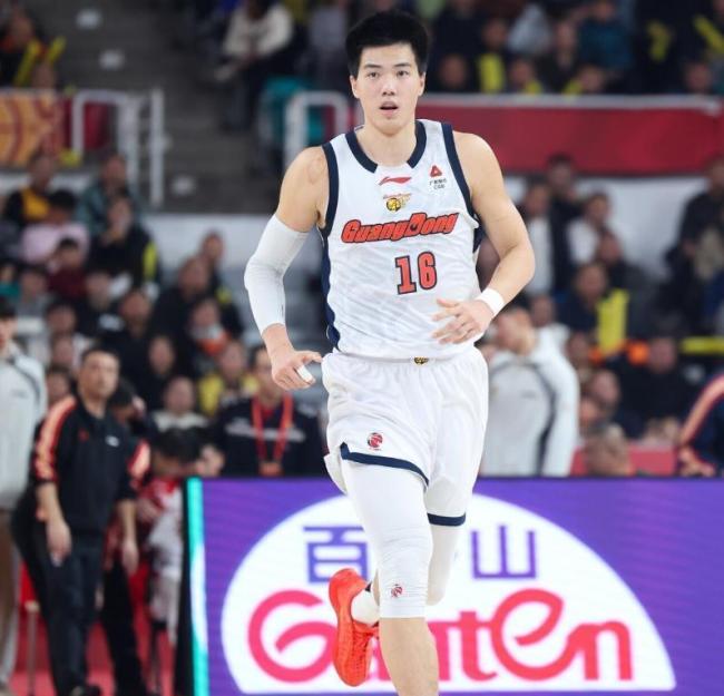 广东男篮104-76大捷四川男篮 闭幕连败强势反弹