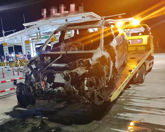 情侣策划纯电车自燃骗保45万 汽油残留露马脚