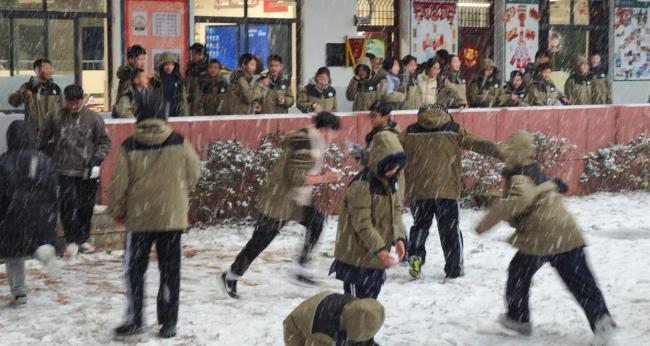 武汉的雪天给孩子们上了特别的一课 雪中成长体验