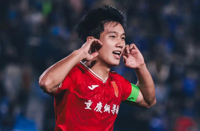 一球成名！国足23岁新星扬眉吐气：曾遭球迷谩骂，如今成为英雄 浴火重生证明自己