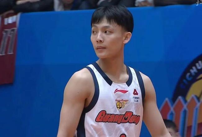 胡明轩26 4 4！广东男篮客场大胜四川 终结两连败