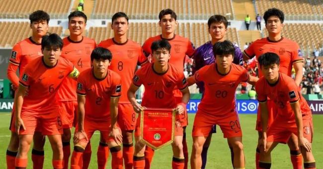 U23亚洲杯争议判罚！彭啸进球被吹，拜合拉木造红牌，VAR介入 点球判官再引争议