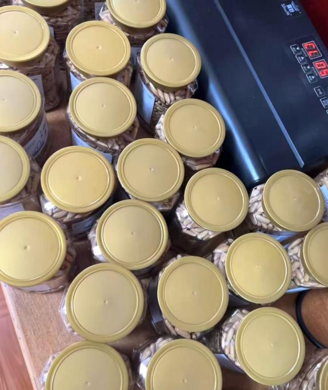 “坚果界爱马仕”变年货性价比之王 松子大丰收降价