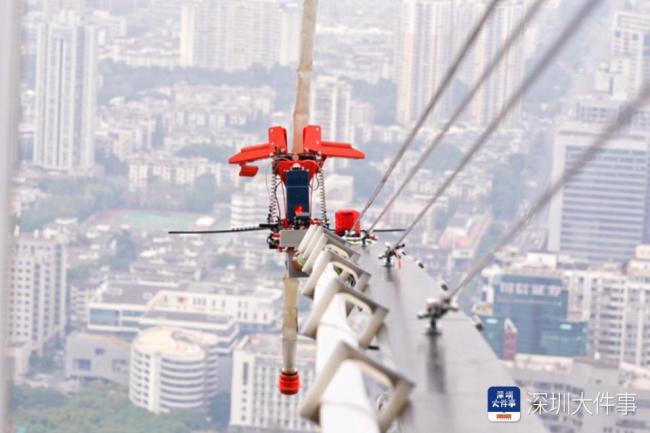 深圳消防无人机出水高度突破300米 空中接驳技术显威力