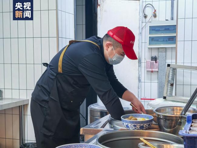 主顾在爱心面馆吃1碗存5碗 护理流转的善意