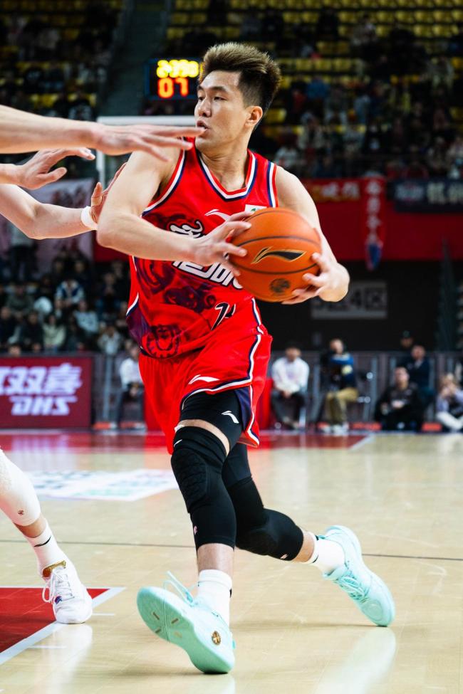 CBA：广州朗肽海本胜南京天之蓝 郭艾伦威金顿闪耀